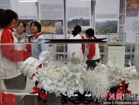 德化一中發(fā)力傳承德化白瓷非遺技藝。