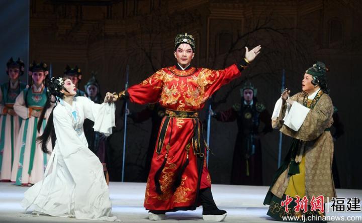 新版?zhèn)鹘y(tǒng)閩劇《荔枝換絳桃》福州首演。記者劉可耕 攝