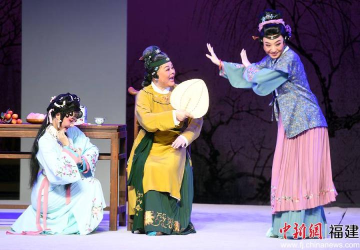 新版?zhèn)鹘y(tǒng)閩劇《荔枝換絳桃》演出現(xiàn)場。記者劉可耕 攝
