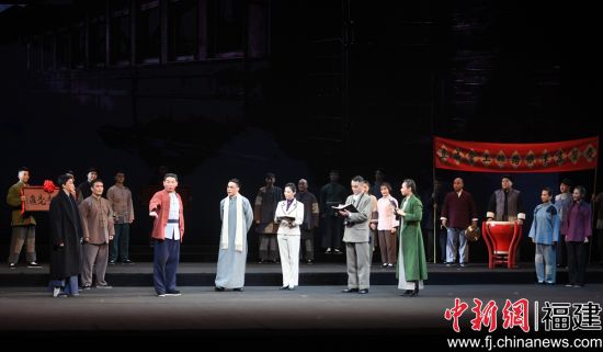新編現(xiàn)代京劇《林祥謙》在福州鳳凰劇院上演，參加第八屆福建藝術(shù)節(jié)暨第二十八屆全省戲劇會演。記者 劉可耕 攝
