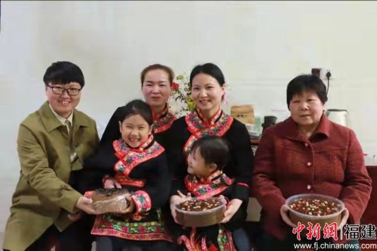 合影留念。