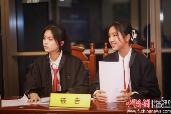 圖為模擬法庭現(xiàn)場