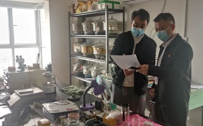 圖為蕉城區(qū)僑聯(lián)主席蔡述敏一行走訪福建省生輝精密儀器有限公司。.jpg