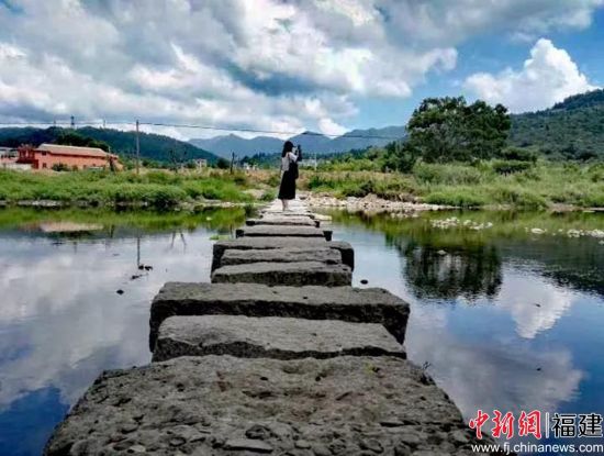 圖為東門河景區(qū)。