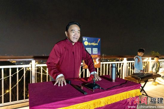 圖為傳統(tǒng)曲藝評話表演。宗威 攝