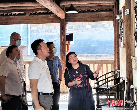 參觀調(diào)研現(xiàn)場。劉晗 攝
