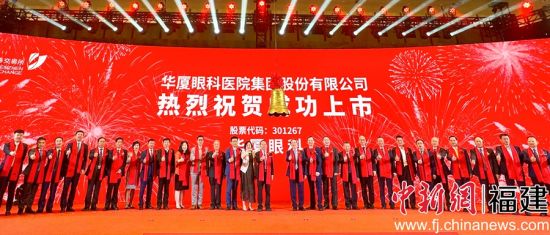 合影留念。吳允杰 攝
