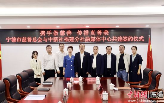 合影留念。吳允杰 攝