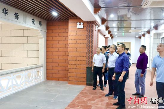  考察正在籌建、共建的東湖塘華僑農(nóng)場場史館。吳允杰 攝