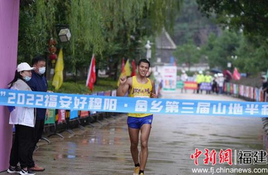 比賽選手參賽現(xiàn)場。