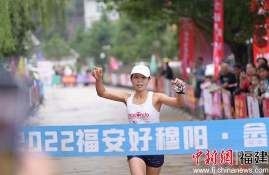 比賽選手參賽現(xiàn)場。