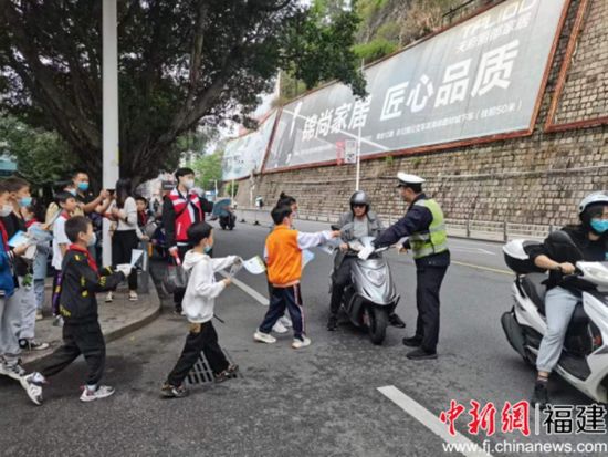 圖為交通安全系列研學(xué)活動(dòng)現(xiàn)場。