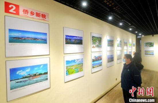此次攝影展用鏡頭呈現(xiàn)歸僑僑眷和海外僑胞眼中魅力獨特的福建僑鄉(xiāng)文化?！埍?攝