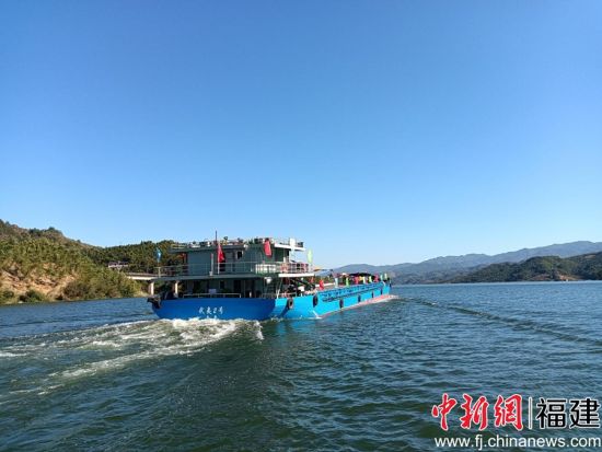 　　“武夷2號”鳴笛離港。林敏 攝