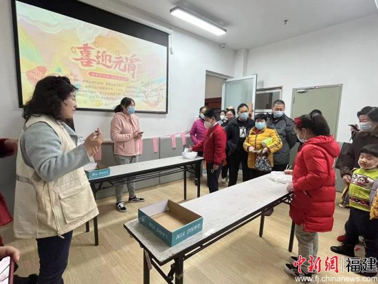 福州鼓東街道觀風(fēng)亭社區(qū)聯(lián)合共建單位開展“濃濃鄰里情歡樂鬧元宵---我們的節(jié)日·元宵節(jié)”主題活動。