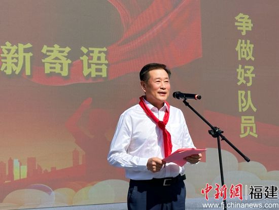  寧德市委書記梁偉新向全市少先隊員們送上節(jié)日寄語。吳允杰 攝