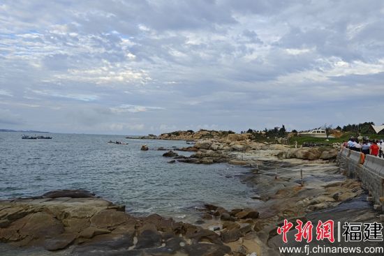 浮山村浮石營(yíng)地旁的美景讓人流連忘返。吳冠標(biāo) 攝