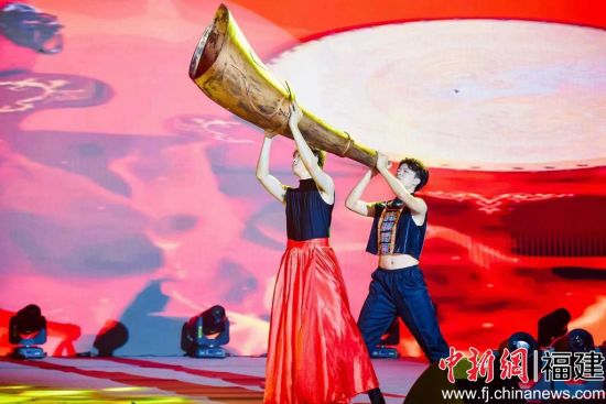 文藝節(jié)目表演。