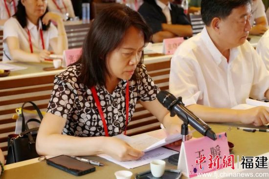 王暖傳達(dá)了民建中央十二屆專門委員會成立大會精神及文化委員會第一次主任會議情況。