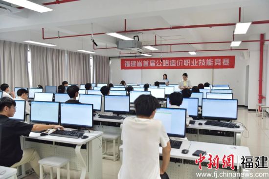 　　圖為造價技能操作。