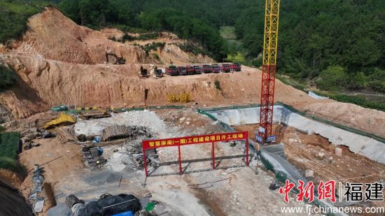 　　智慧屏南(一期)工程建設項目開工現(xiàn)場。屏南縣融媒體中心 供圖