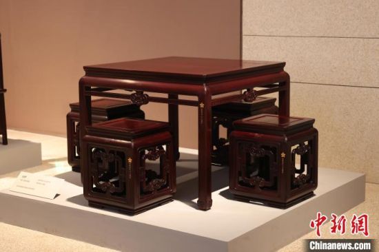 華僑藝術家陳玉樹作品《同夢》。受訪者供圖