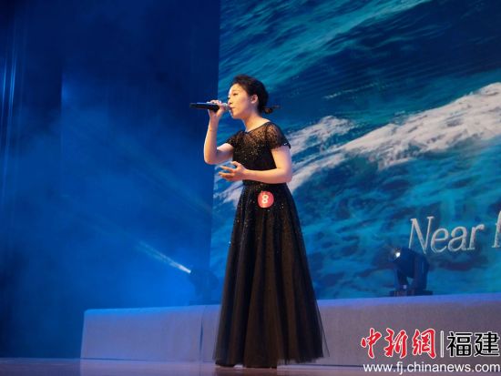 翁若聃在綜合體育館獨(dú)唱《My Heart Will Go On》 方荔婷供圖